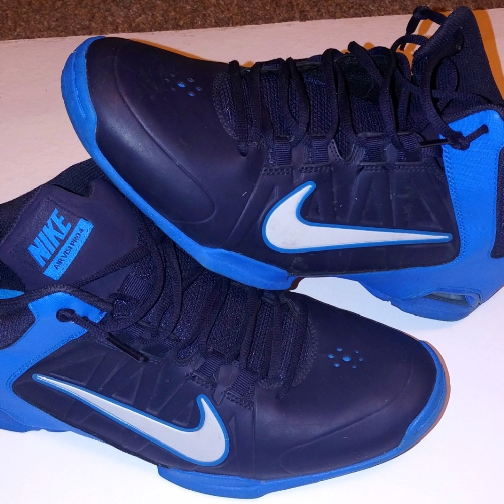 Men's Nike shoes size 11